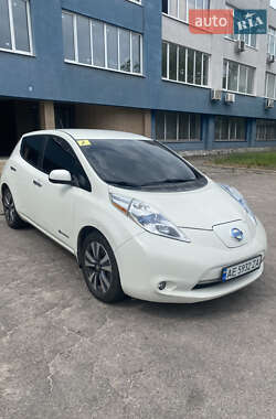 Хэтчбек Nissan Leaf 2016 в 