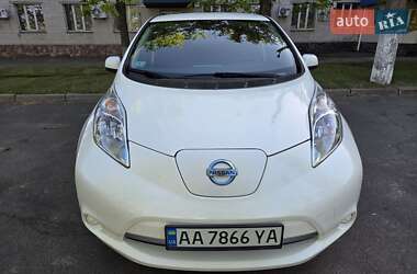 Хэтчбек Nissan Leaf 2016 в 