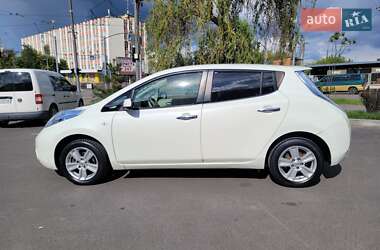 Хэтчбек Nissan Leaf 2012 в 