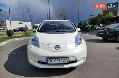 Хэтчбек Nissan Leaf 2012 в 