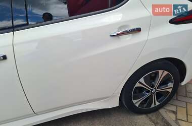 Хетчбек Nissan Leaf 2020 в 