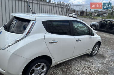 Хэтчбек Nissan Leaf 2013 в 