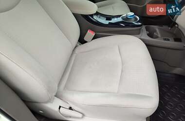 Хетчбек Nissan Leaf 2012 в 