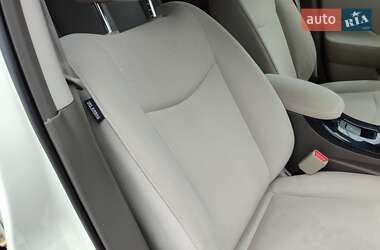 Хетчбек Nissan Leaf 2012 в 