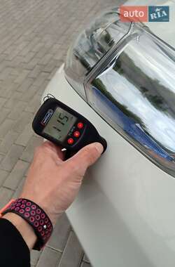 Хетчбек Nissan Leaf 2012 в 
