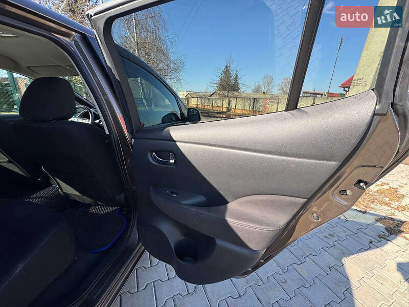 Хэтчбек Nissan Leaf 2017 в Стрые