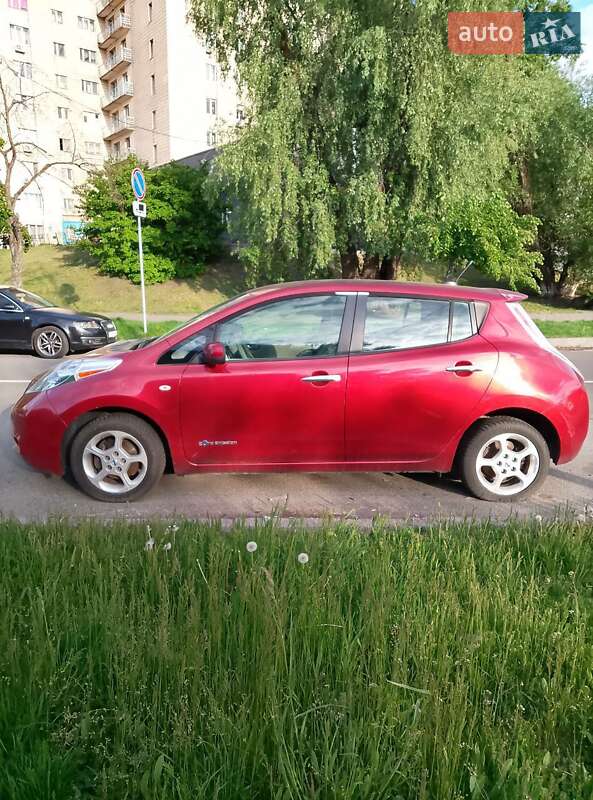 Хетчбек Nissan Leaf 2011 в Києві