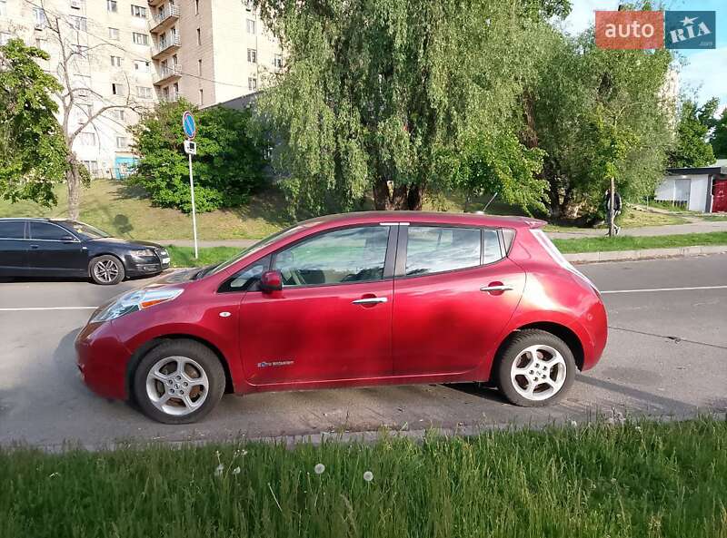 Хетчбек Nissan Leaf 2011 в Києві