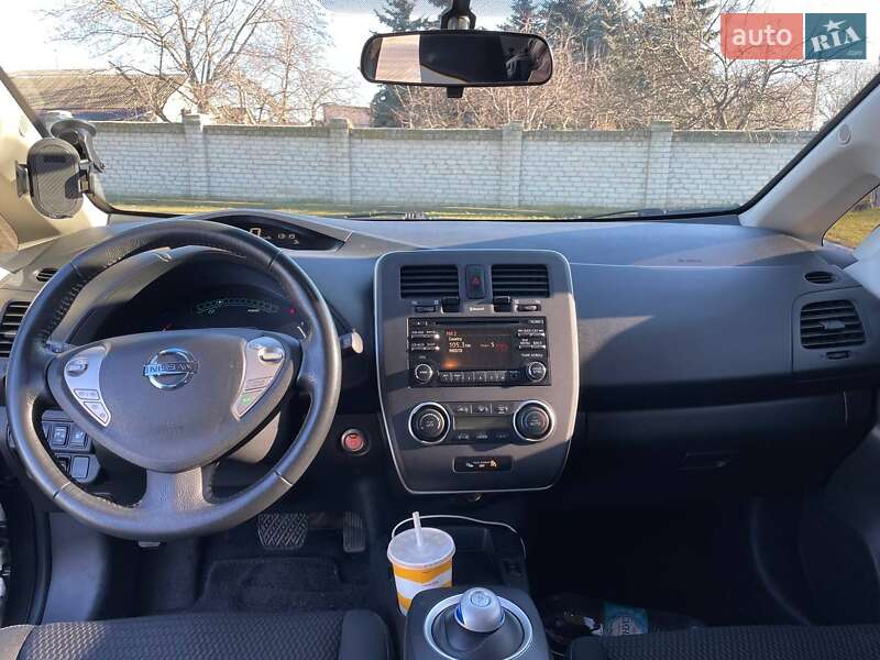 Хетчбек Nissan Leaf 2015 в 