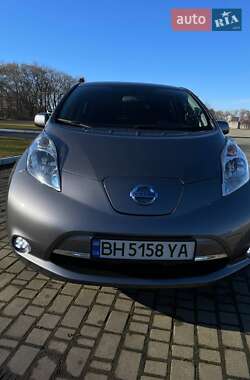 Хетчбек Nissan Leaf 2015 в 