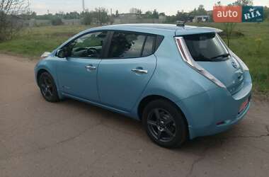 Хетчбек Nissan Leaf 2014 в 