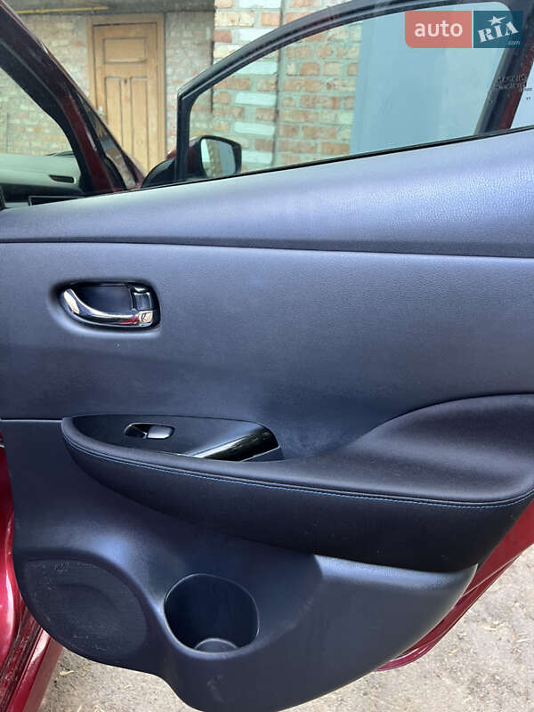 Хэтчбек Nissan Leaf 2018 в Тернополе