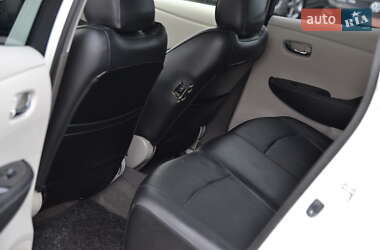 Хэтчбек Nissan Leaf 2013 в 