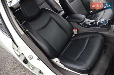 Хэтчбек Nissan Leaf 2013 в 