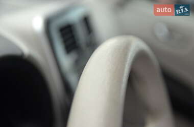 Хэтчбек Nissan Leaf 2013 в 