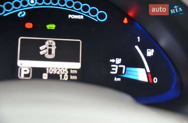 Хэтчбек Nissan Leaf 2013 в 
