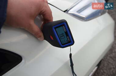 Хэтчбек Nissan Leaf 2013 в 