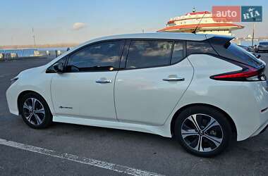 Хэтчбек Nissan Leaf 2018 в 