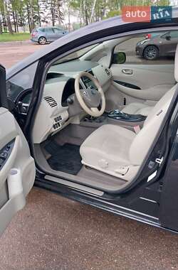 Хэтчбек Nissan Leaf 2012 в 