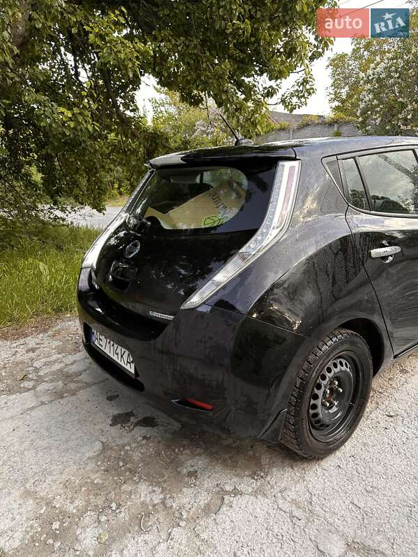 Хэтчбек Nissan Leaf 2016 в Днепре