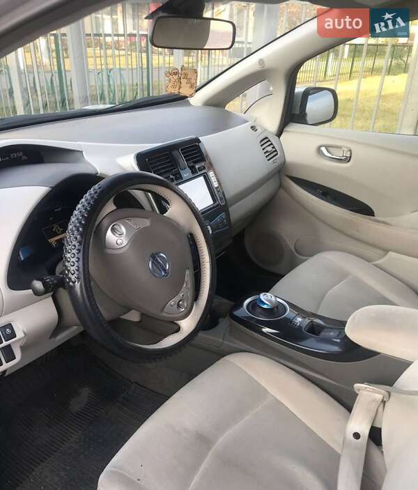 Хэтчбек Nissan Leaf 2012 в Киеве
