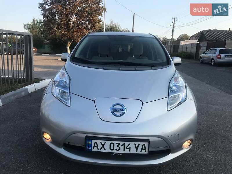 Хэтчбек Nissan Leaf 2012 в Киеве