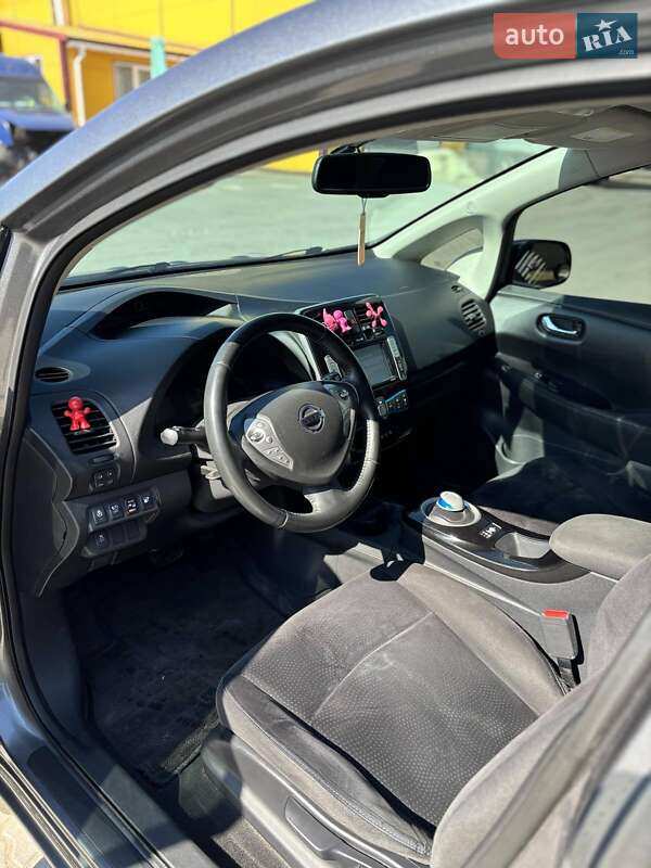 Хэтчбек Nissan Leaf 2015 в Львове