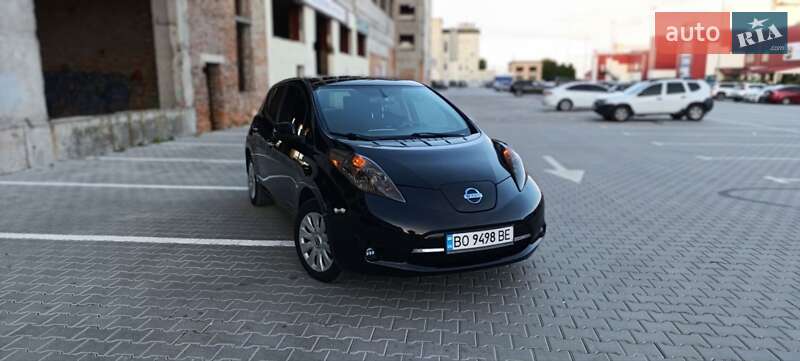 Хетчбек Nissan Leaf 2015 в 