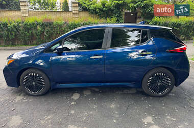 Хэтчбек Nissan Leaf 2022 в 
