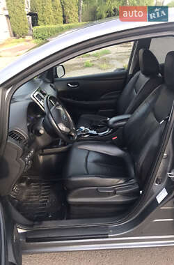 Хетчбек Nissan Leaf 2015 в 