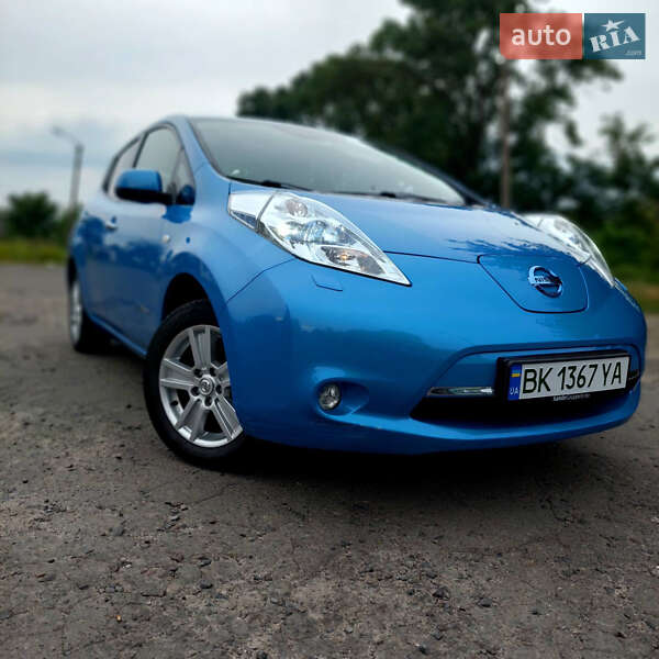 Хетчбек Nissan Leaf 2012 в Дубні
