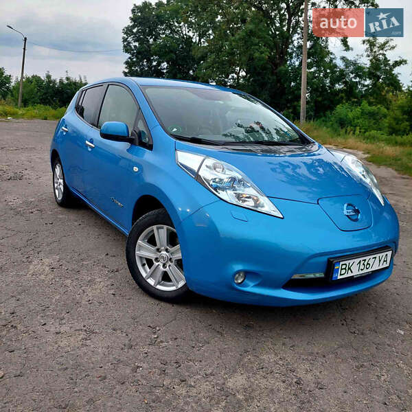 Хетчбек Nissan Leaf 2012 в Дубні