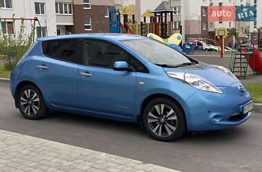 Хэтчбек Nissan Leaf 2013 в 