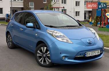 Хэтчбек Nissan Leaf 2013 в 