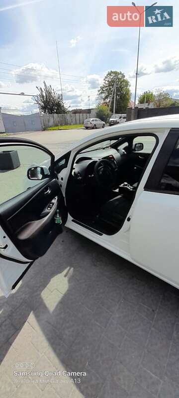 Хэтчбек Nissan Leaf 2016 в Ужгороде