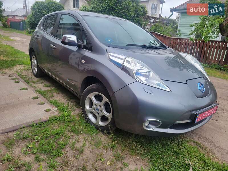 Хэтчбек Nissan Leaf 2014 в 