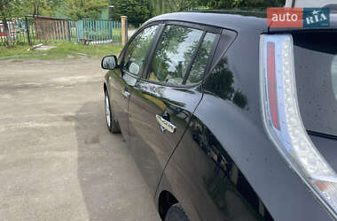 Хэтчбек Nissan Leaf 2012 в 