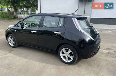 Хэтчбек Nissan Leaf 2012 в 