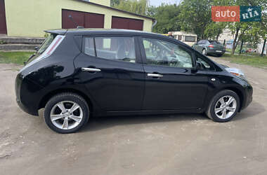 Хэтчбек Nissan Leaf 2012 в 
