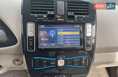 Хэтчбек Nissan Leaf 2012 в 