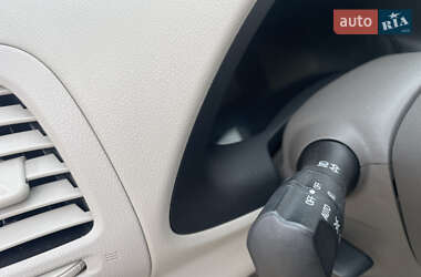 Хэтчбек Nissan Leaf 2012 в 