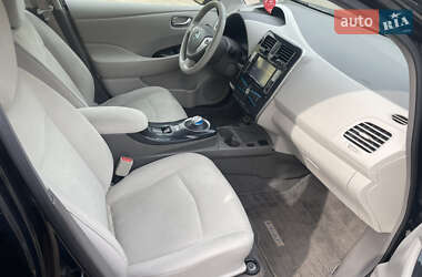 Хэтчбек Nissan Leaf 2012 в 