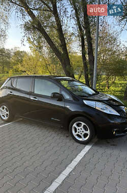 Хэтчбек Nissan Leaf 2012 в 