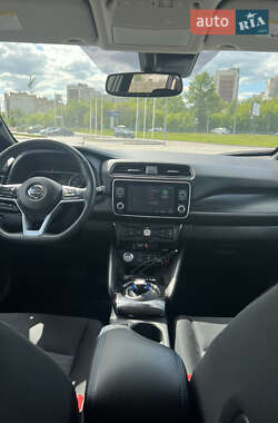 Хэтчбек Nissan Leaf 2019 в 