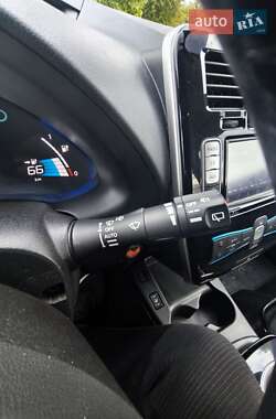 Хэтчбек Nissan Leaf 2017 в 