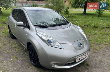 Хэтчбек Nissan Leaf 2013 в 