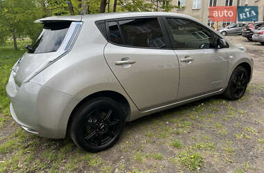 Хэтчбек Nissan Leaf 2013 в 
