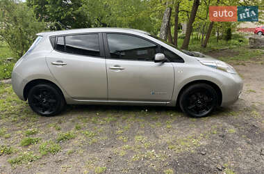 Хэтчбек Nissan Leaf 2013 в 