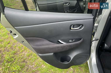 Хэтчбек Nissan Leaf 2013 в 