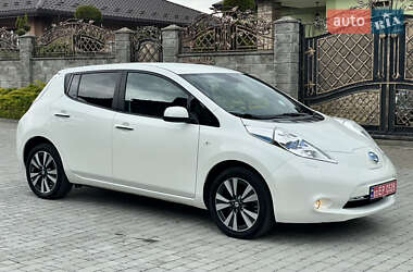 Хетчбек Nissan Leaf 2015 в 